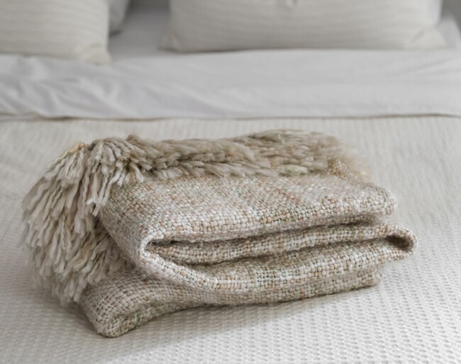 Komplet dekoracyjny koc z poduszką - idealny pomysł na prezent