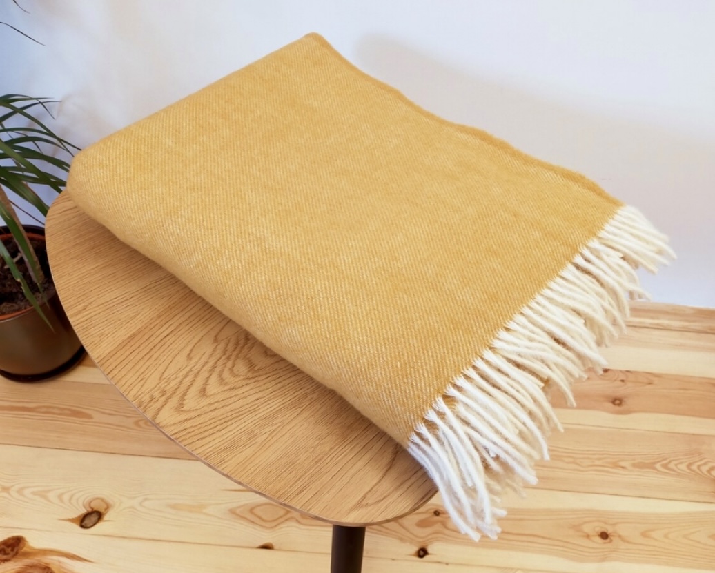 Koc_100%_welna_nowozelandzka_150x200_gladki_miodowy