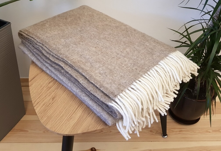 Koc_100%_welna_nowozelandzka_150x200_gladki_kamelowy