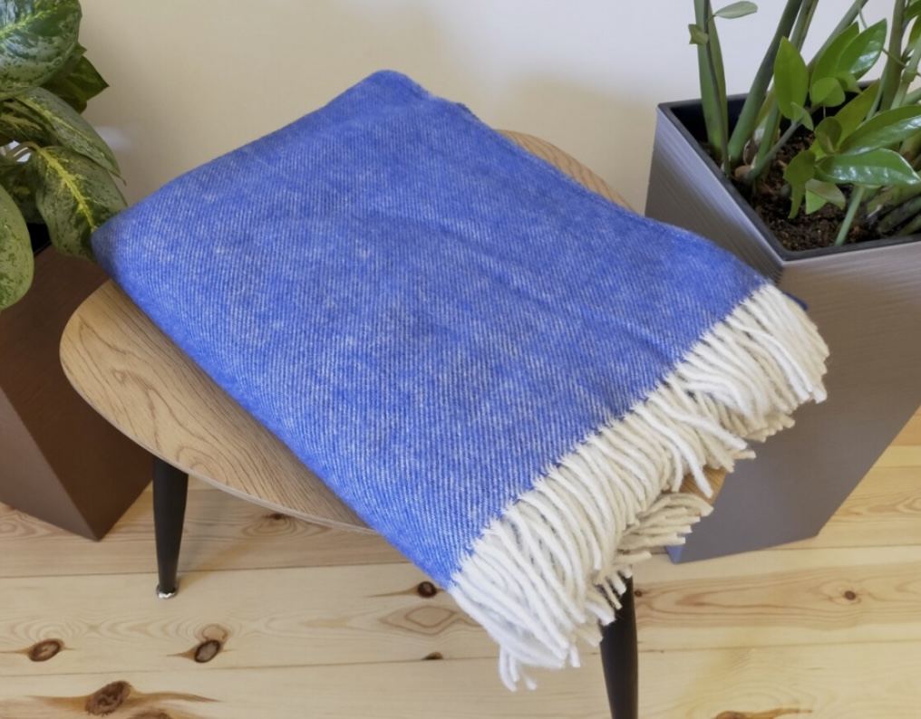 Koc_100%_welna_nowozelandzka_150x200_gladki_niebieski