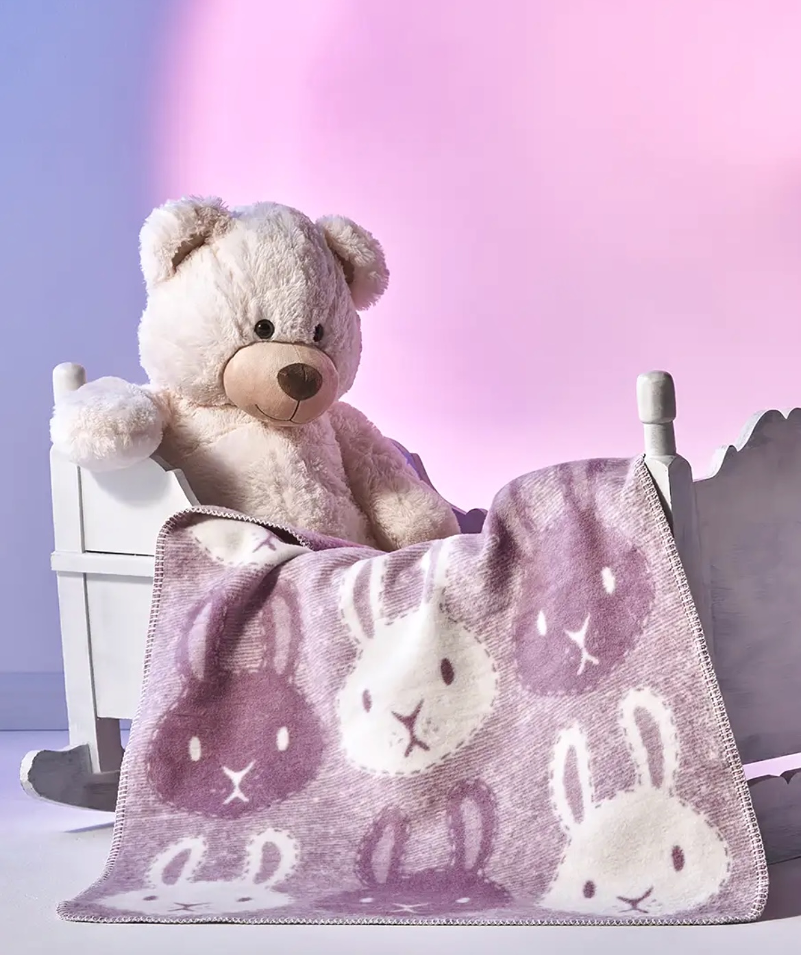 Koc_bawelniany_Little_Clouds_wzor_kroliczki_fiolet_75x100cm