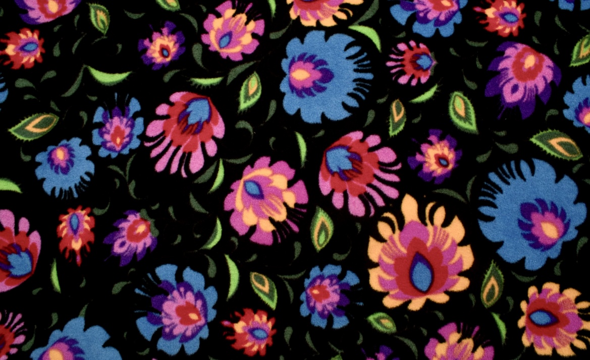 Koc_polarowy_czarny_wzor_Lowicki_cieply_250g_