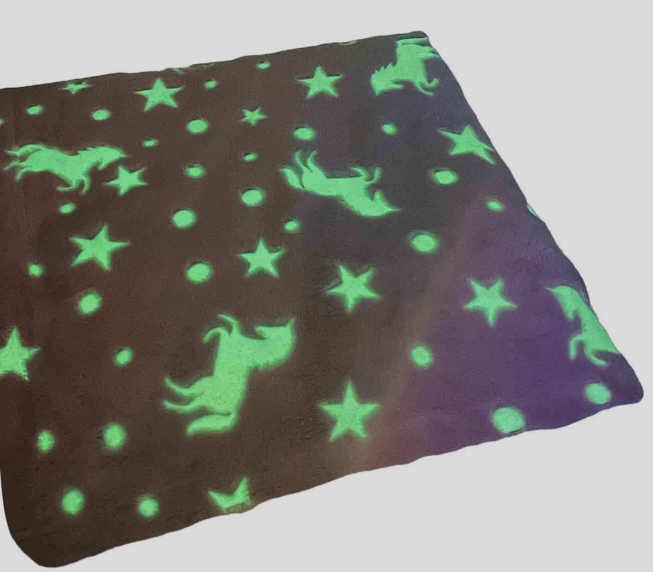 Kocyk_dzieciecy_plusz_Jednorozec_swiecacy_w_ciemnosci