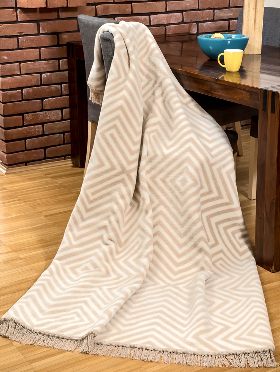 Koc_bawelniany_Cotton_Cloud_wzor_labirynt_w_bezu