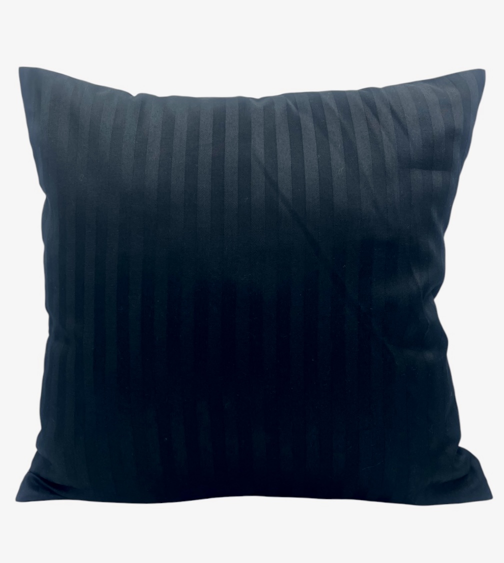 Poszewka_satynowa_100%_bawelny_atlasowe_paski_czarna