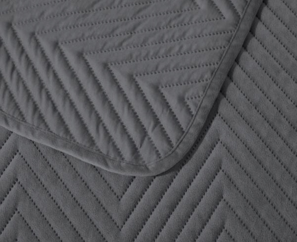 Narzuta_na_lozko_sofe_pikowana_170x210cm_velvet_ciemny_szary