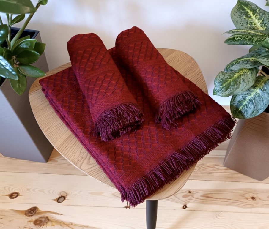 Narzuta_na_kanape_+_2_fotelowki_tkane_wzor_pepitka_bordo