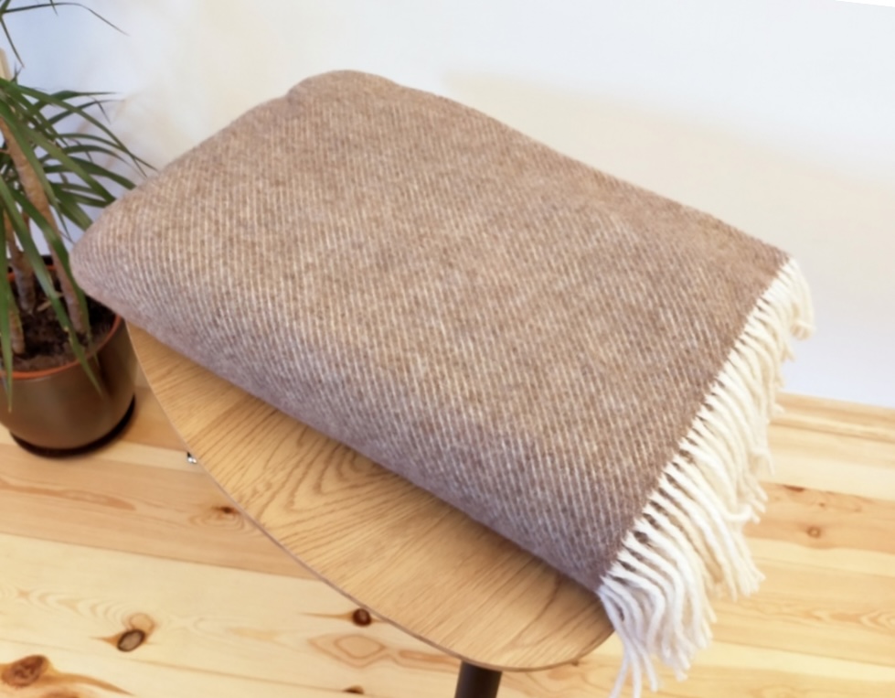 Koc_100%_welna_nowozelandzka_500g_150x200_diagonalny_kolor_kamelowy