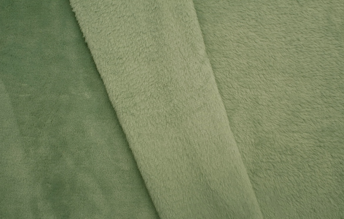 Koc_pluszowy_miekki_aksamitny_kolor_szalwiowy_155x200cm