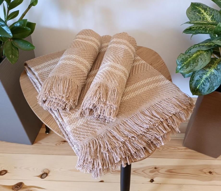 Narzuta_na_kanape_+_2_fotelowki_tkane_kolor_bez-ecru