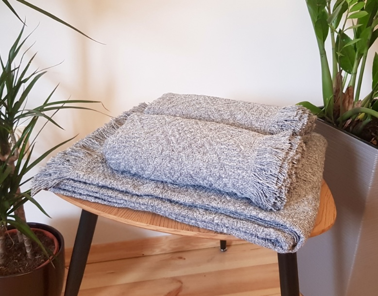 Narzuta_na_kanape_+_2_fotelowki_tkane_wzor_romby_jasny_szary